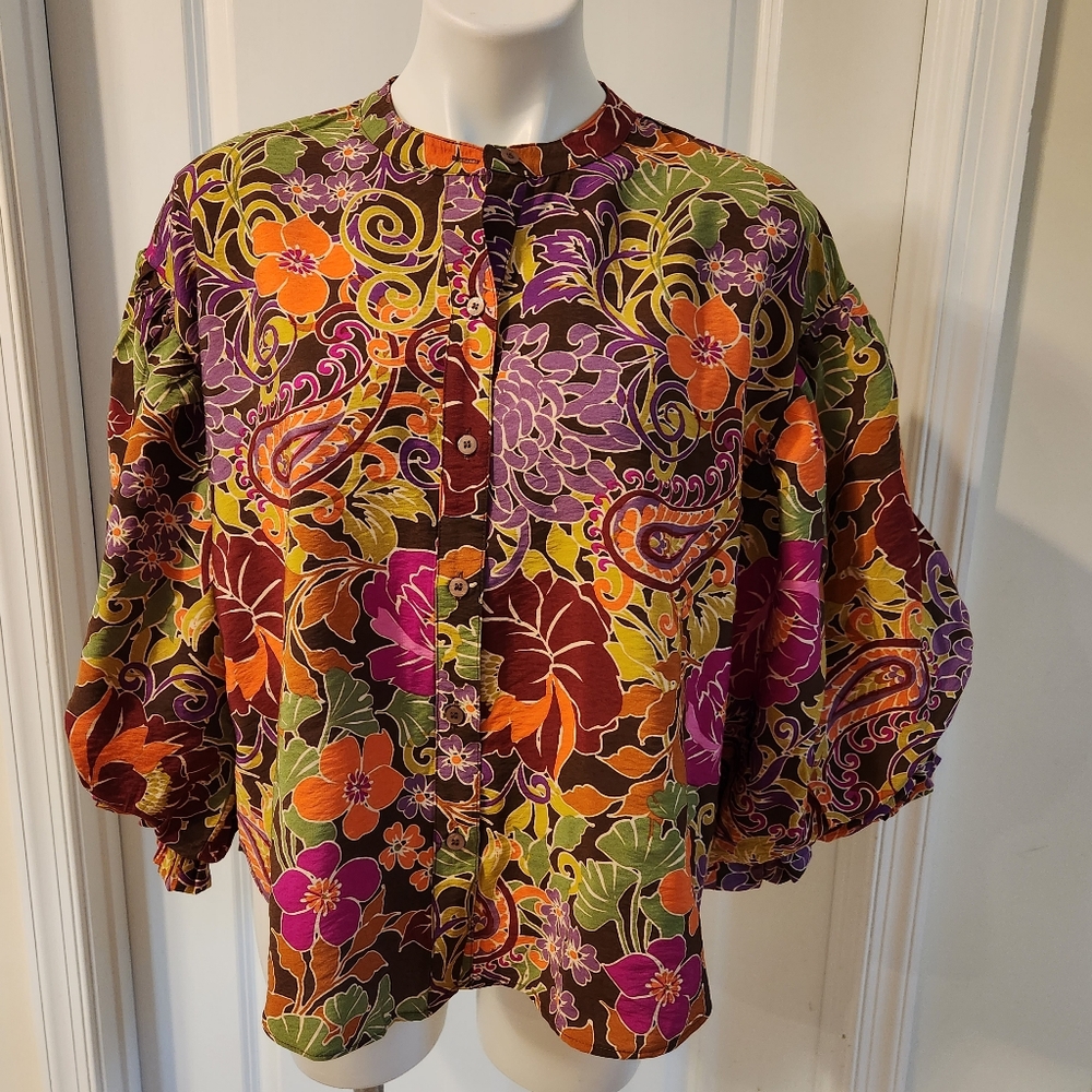 Fate new without tags small floral design blouse with puffy sleeves